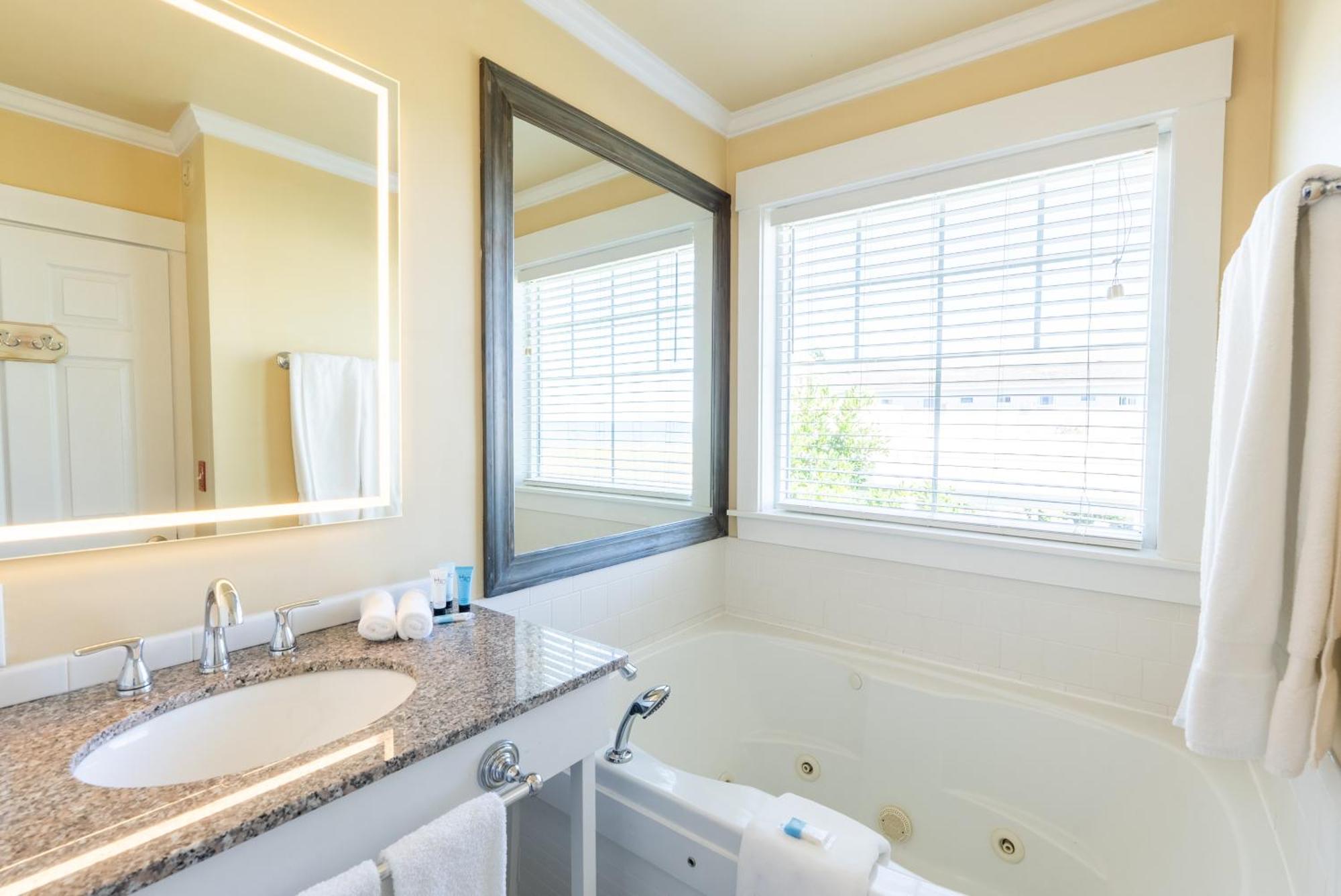 Hotel The Edgewater 3*