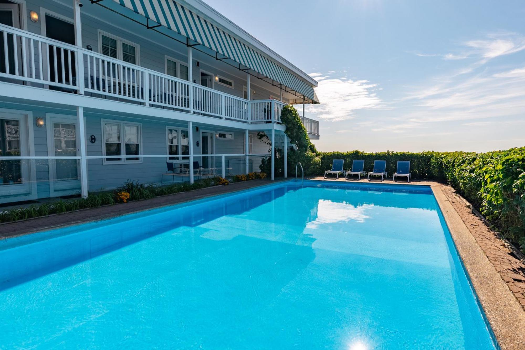 The Edgewater 3*