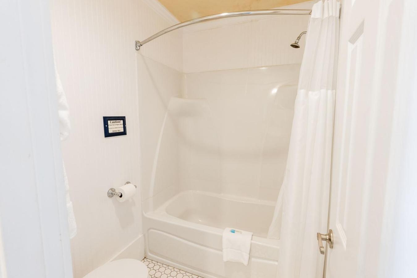 The Edgewater Hotel 3*